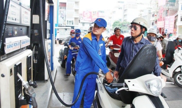 Giá xăng dầu tiếp tục tăng đến hơn 1.200 đồng/lít