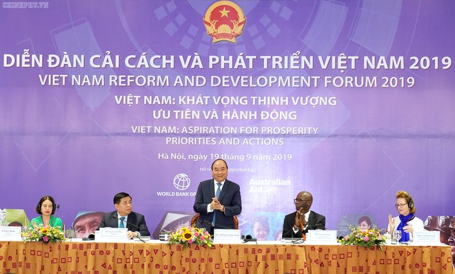 Thủ tướng Nguyễn Xuân Phúc: "Khó khăn không làm chúng tôi chùn bước" ảnh 1