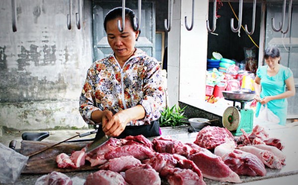 Giá thịt lợn tăng từng ngày, người dân tìm thực phẩm khác thay thế ảnh 1