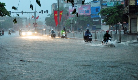 Quảng Ninh tiếp tục mưa lớn, lực lượng quân đội, Công an hỗ trợ, giúp dân ảnh 1