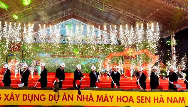Phó Thủ tướng Vũ Văn Ninh cùng lành đạo Bộ, ngành và lãnh đạo tỉnh Hà Nam khởi công dự án nhà máy Hoa Sen ở Hà Nam