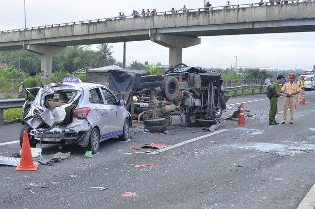 15 người chết vì tai nạn giao thông trong ngày nghỉ Tết đầu tiên ảnh 1