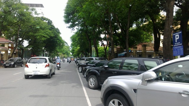 Trung tâm Hà Nội: Phí trông giữ ô tô, xe máy sẽ tính theo giờ ảnh 1