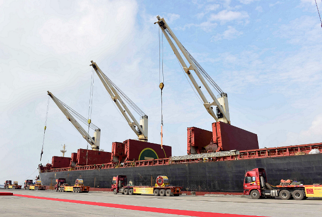 20.000 tấn tôn thành phẩm của Hoa Sen được xuất đi châu Âu từ cảng Thanh Hóa vào sáng 30/5