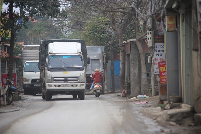 Cấm xe tải lưu thông trên đường Hoàng Tăng Bí vào giờ cao điểm ảnh 1