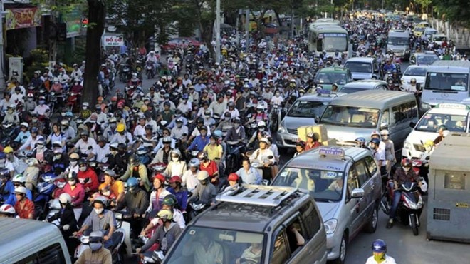 Tốc độ gia tăng phương tiện trên địa bàn Hà Nội quá nhanh và ùn tắc giao thông diễn biến phức tạp