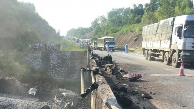 Cao tốc Nội Bài - Lào Cai tạm thông xe sau vụ cháy xe chở xăng làm hỏng cầu Ngòi Thủ ảnh 1