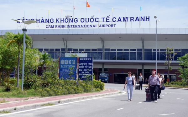 Đại gia hàng hiệu Jonathan Hạnh Nguyễn muốn tăng giá phục vụ tại sân bay Cam Ranh ảnh 1