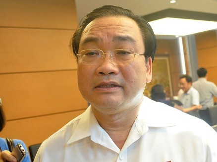 Ủy viên Bộ Chính trị, Bí thư Thành ủy Hà Nội Hoàng Trung Hải bên hành lang Quốc hội