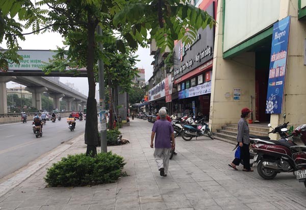 Lát đá vỉa hè tuyến phố Nguyễn Trãi: Giám sát chặt để duy trì chất lượng vỉa hè ảnh 1