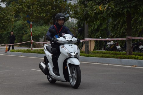 Gần Tết, Honda Việt Nam tung ra mẫu SH 300i ABS, giá 248 triệu đồng ảnh 12