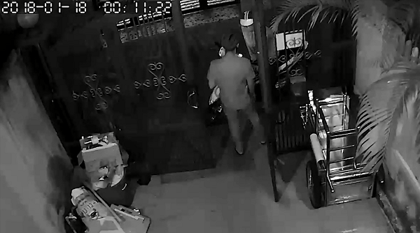 Truy xét nhóm người mặc đồ Grabbike trộm 3 xe máy trong đêm ảnh 1