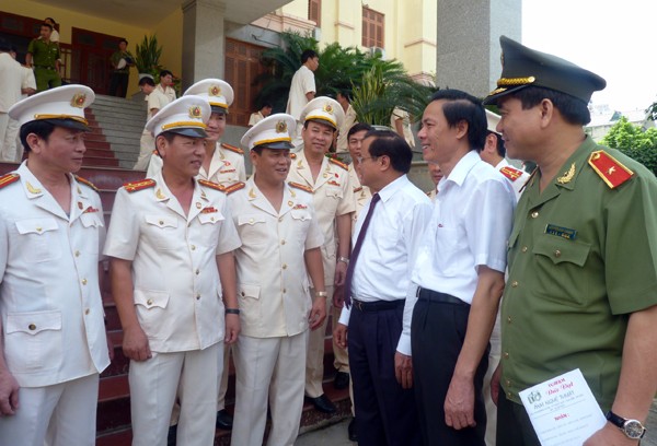 Bí thư Thành ủy Phạm Quang Nghị chúc mừng các đơn vị thuộc Công an Hà Nội ảnh 6
