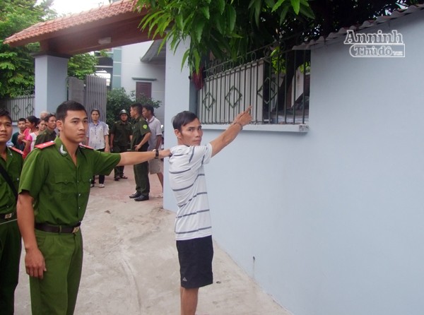 Hoàng Văn Chủ chỉ vị trí đột nhập vào nhà dân để phá két sắt trộm cắp tài sản