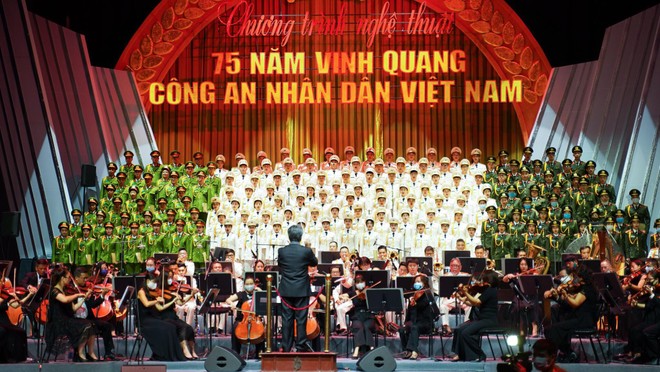 Nhạc trưởng Honna Tetsuji: Vinh dự góp mặt trong chương trình “75 năm vinh quang Công an nhân dân Việt Nam” ảnh 1