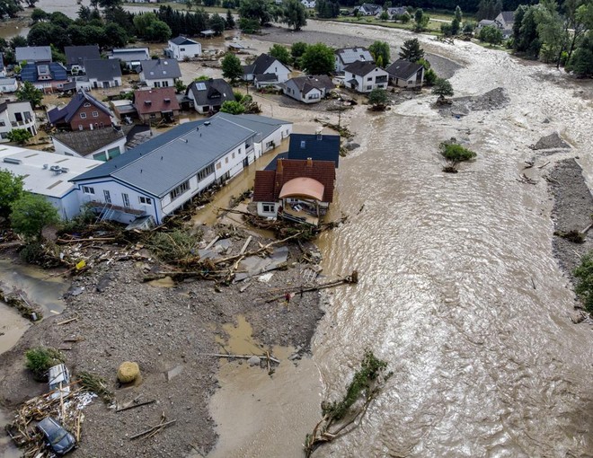 Hàng loạt các quốc gia châu Âu hứng chịu thảm họa lũ lụt kinh hoàng ảnh 1