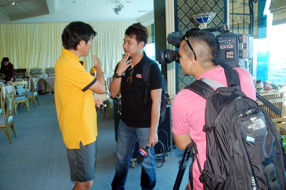 Thầy trò HLV Phan Thanh Hùng bị truyền thông Malaysia "xăm soi" ảnh 2