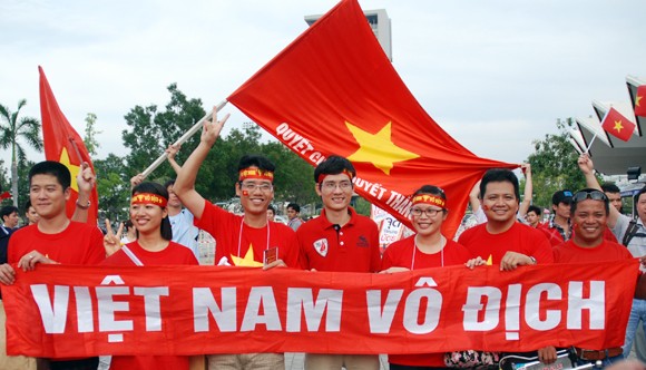 CĐV Việt Nam “náo loạn” sân Rajamangala ảnh 4
