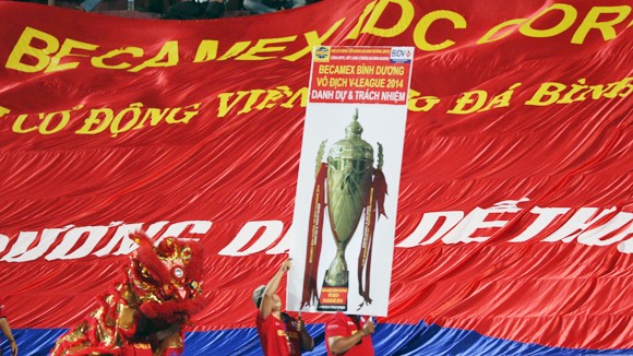 Bình Dương bị chia điểm trong ngày nhận cúp V-League 2014 ảnh 3