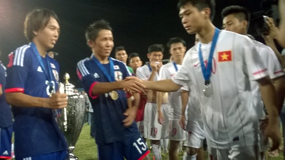 Vui với U19 Việt Nam, đừng quên cảm ơn U19 Nhật Bản ảnh 1