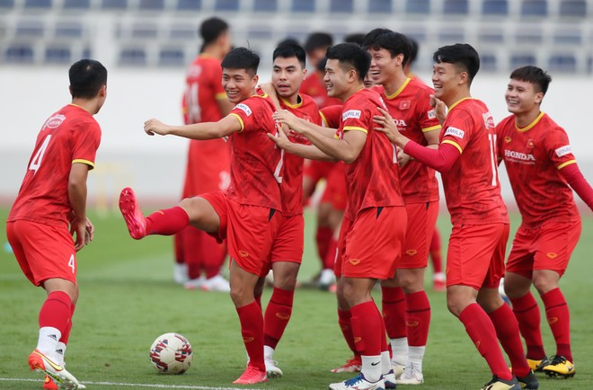 HLV Park chốt danh sách 30 tuyển thủ Việt Nam sang Singapore dự AFF Cup ảnh 1