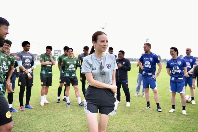 Nữ tỉ phú hứa thưởng lớn nếu tuyển Thái Lan vô địch AFF Cup ảnh 1