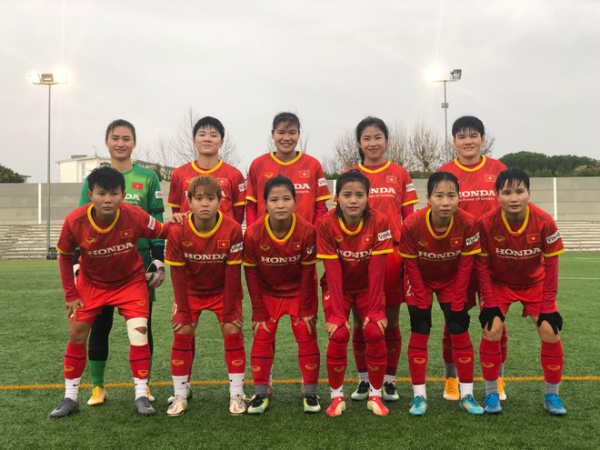 Tuyển nữ Việt Nam mong có đủ 11 cầu thủ ra sân đấu Hàn Quốc ảnh 1
