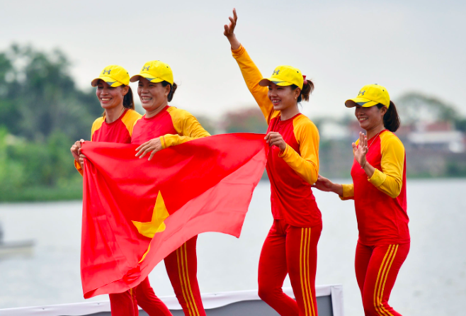 4 cô gái chèo thuyền 'mở hàng' HCV cho đoàn Việt Nam ngày 11-5 ảnh 1