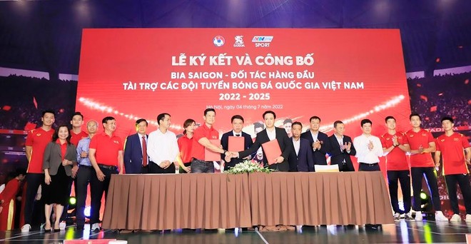 SABECO tài trợ 3 đội tuyển bóng đá Việt Nam ảnh 1
