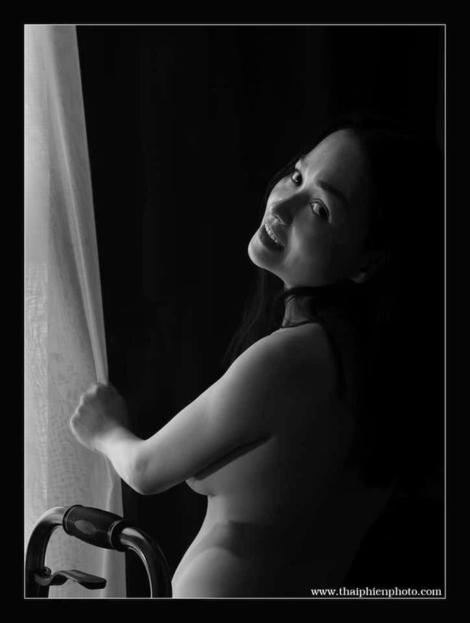 Nữ nhà văn khuyết tật chụp ảnh nude: "Yêu cơ thể mình dù nó không hoàn hảo" ảnh 2