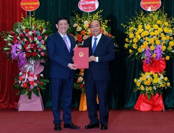 Thủ tướng trao quyết định bổ nhiệm và giao 10 nhiệm vụ cho Bộ trưởng Y tế Nguyễn Thanh Long ảnh 1