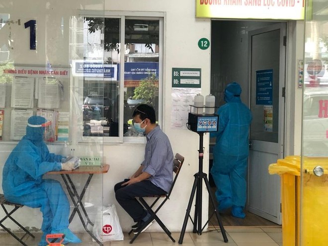 Bệnh viện Nhiệt đới Trung ương tạm dừng tiếp nhận bệnh nhân Covid-19 của Hà Nội ảnh 1
