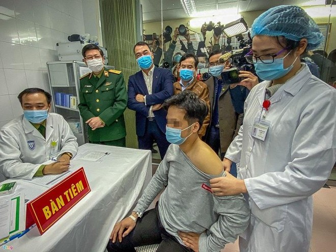 19 người đầu tiên được tiêm thử nghiệm giai đoạn 3 vaccine Covid-19 do Việt Nam sản xuất ảnh 2