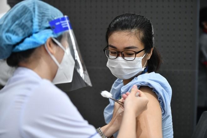Bộ Y tế yêu cầu khẩn trương tiêm vaccine Covid-19 cho người đã tiêm mũi 1 ảnh 1