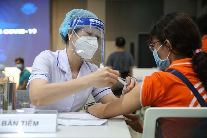 33.618 học sinh đầu tiên của Hà Nội đã được tiêm vaccine Covid-19 trong ngày 23-11 ảnh 1