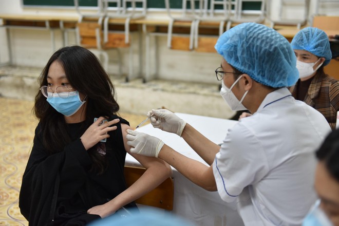 Trên 133.000 học sinh THPT của Hà Nội đã được tiêm vaccine Covid-19 an toàn ảnh 1