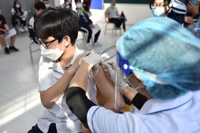 Hà Nội đang có 16 chùm ca bệnh, gần 230.000 trẻ 12-14 tuổi đã tiêm vaccine Covid-19 ảnh 1