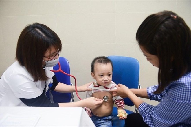 Hà Nội: Bệnh cúm A bùng phát trái mùa, số trẻ nhập viện tăng mạnh khiến bác sĩ cũng bất ngờ ảnh 1