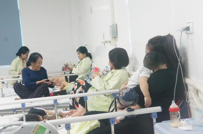 Hà Nội: Số trẻ viêm đường hô hấp nhập viện tăng vọt, lo ngại sau dịch cúm là dịch adeno ảnh 2