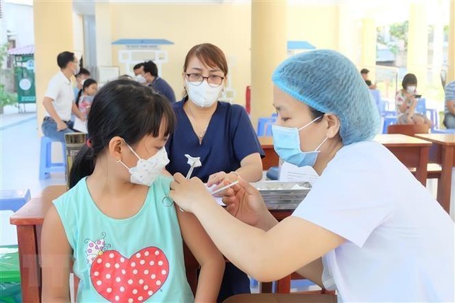 Tỷ lệ tiêm đủ mũi vaccine Covid-19 ở học sinh Hà Nội mới đạt 46,3-55,2%, Sở Y tế đốc thúc ảnh 1