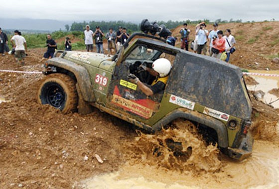 Tổ chức Giải đua xe ôtô địa hình Việt Nam 2012 ảnh 1
