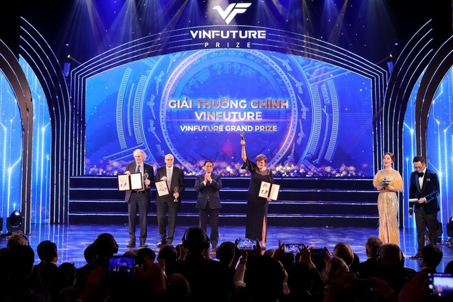 Trao giải thưởng VinFuture: Vinh danh 3 nhà khoa học nghiên cứu vaccine mRNA ảnh 1