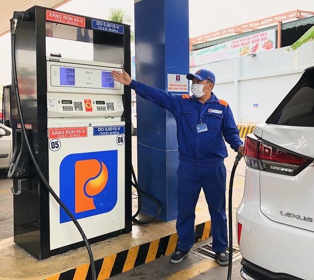 Giá xăng dầu trong nước phải bám sát giá thế giới ảnh 1