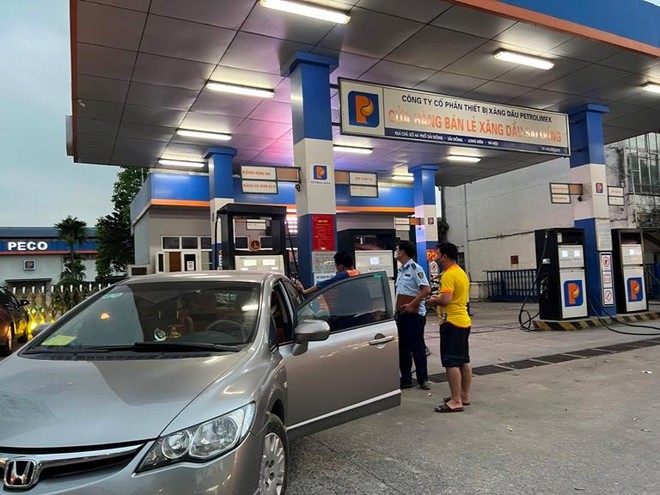 Hà Nội: Giám sát, kiểm tra cửa hàng xăng dầu trước thông tin sắp tăng giá ảnh 1