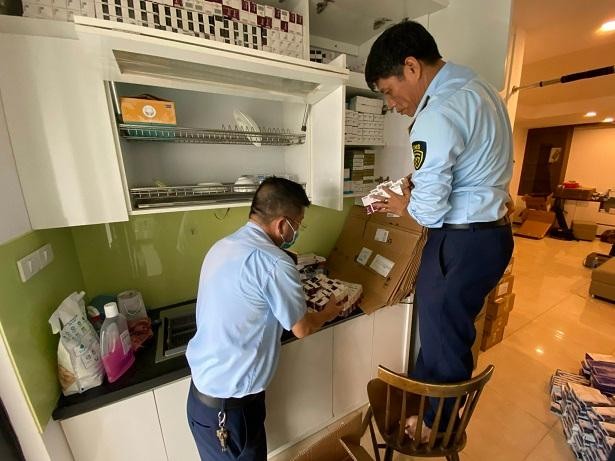 Phát hiện kho thuốc tây bất hợp pháp tại căn hộ chung cư cao cấp ở Hà Nội ảnh 1