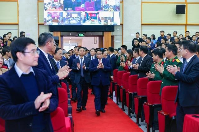 Thủ tướng Phạm Minh Chính: “Điện đi đến đâu, viễn thông phải đi đến đó” ảnh 1