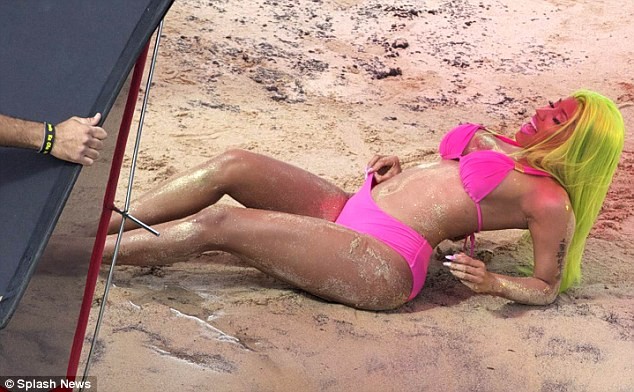 Nicki Minaj cực khêu gợi trong video mới ảnh 7