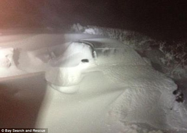 Anh: Phát hiện xác một người đàn ông nằm dưới tuyết sâu ảnh 2