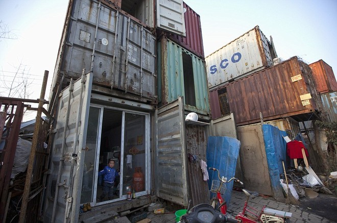 Trung Quốc: Sống trong container vì không có nhà ảnh 1