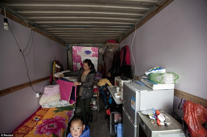 Trung Quốc: Sống trong container vì không có nhà ảnh 2